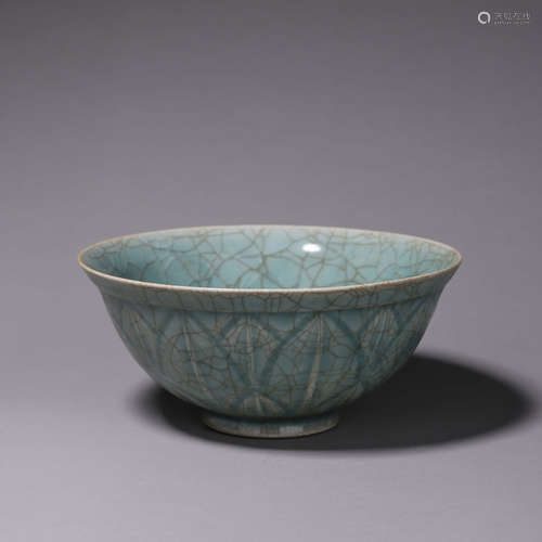 A lotus patterned porcelain bowl