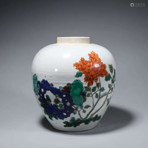 A famille rose flower porcelain jar