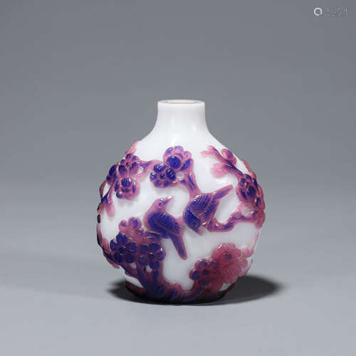 A magpie and plum blossom glass snuff bottle