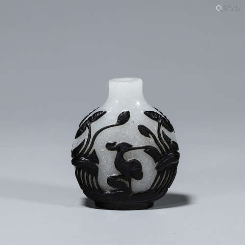 A black lotus glass snuff bottle