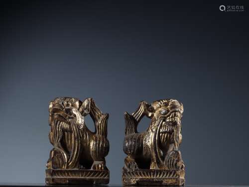 A pair of Qing Chaozhou gold lacquer wooden carving lions