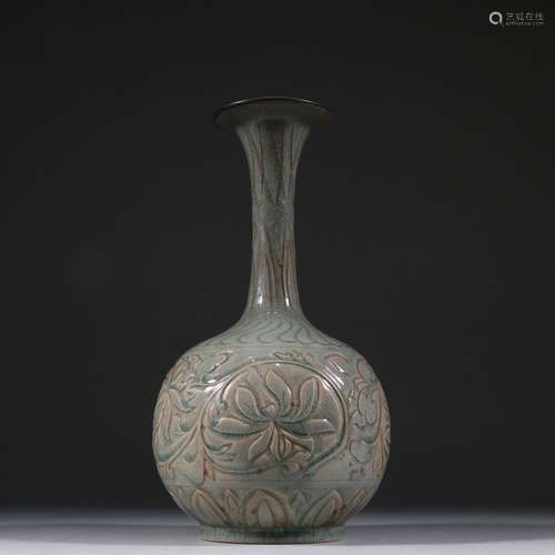 Song Yaozhou kiln pick flowers high-neck appreciation bottle