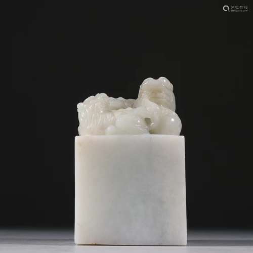 Qing Hetian white jade son mother beast twist the seal