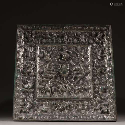 Bronze sea beast grape square mirror in the Tang Dynasty