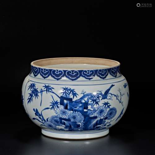 Porridge pot decorated with blue and white flowers and birds