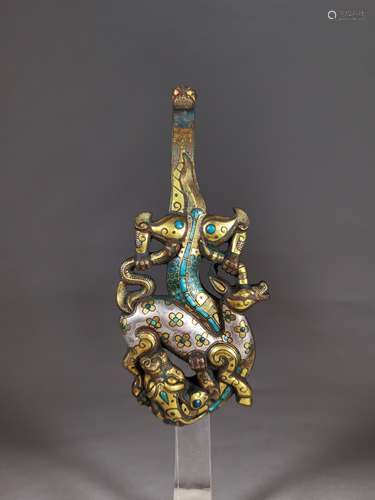 A WARRING STATES GOLD AND SILVER INLAID DRAGON GRAIN BELT HO...