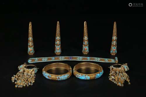A SET OF QING DYNASTY TIAN-TSUI JEWELRY