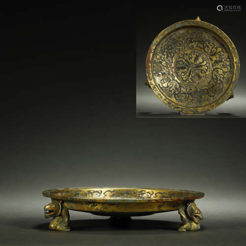 Silver gilded tripod plate with carved flower patterns