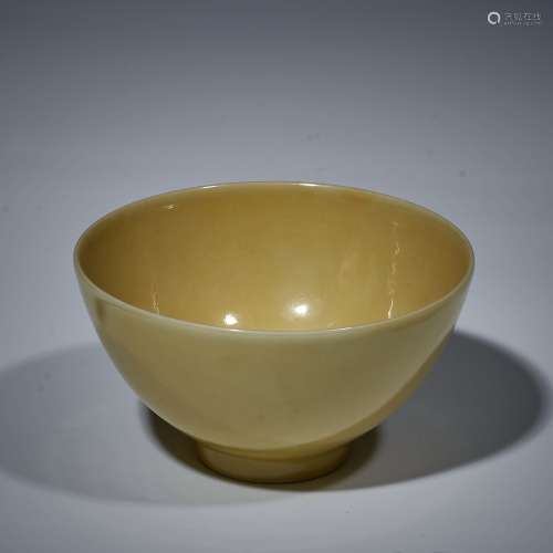 Yellow glazed bowls in Kangxi official kiln of Qing Dynasty