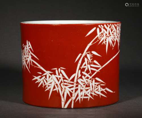 A QING DYNASTY CORAL WHITE SPACE BAMBOO GRAIN BRUSH POT