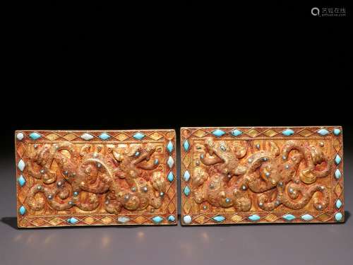 A PAIR OF TANG DYNASTY PURE GOLD CRACK BEADS DRAGON TABLETS