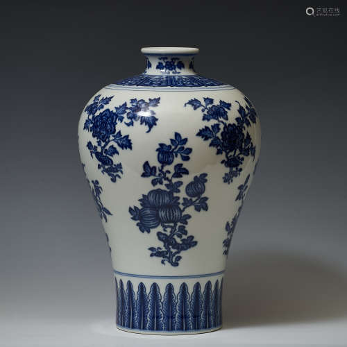 Blue and white three flowers decorated plum vase