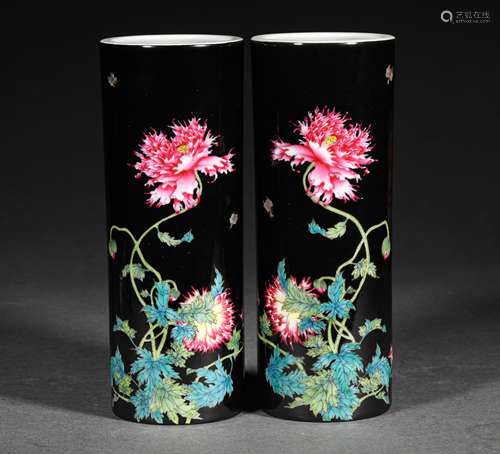 A QING DYNASTY FAMILLE ROSE BLACK GROUND FLOWER BRUSH POT