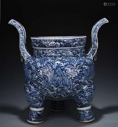 A MING DYNASTY YONGLE BLUE AND WHITE SEA WATER GRAIN THREE F...