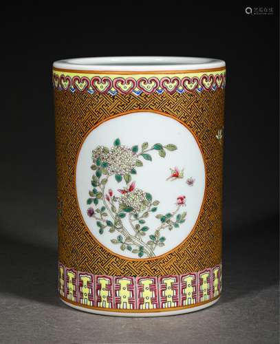 A QING DYNASTY FAMILLE ROSE FLOWER BRUSH POT