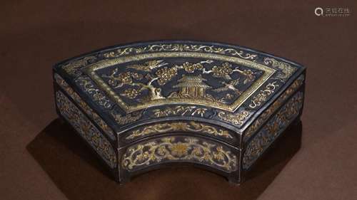 A QING DYNASTY GILT SILVER LANDSCAPE SPRAY GRAIN SECTOR COVE...