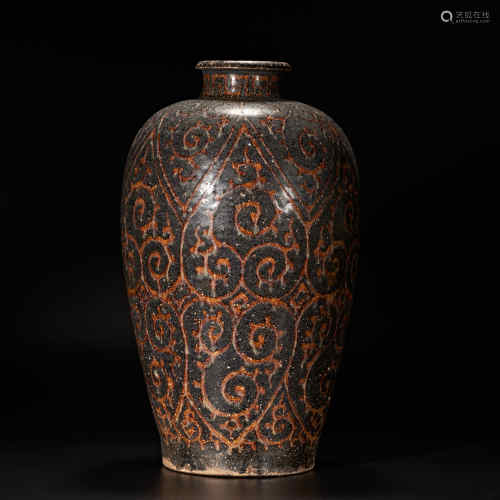 Carved lacquer plum vase in Jizhou kiln