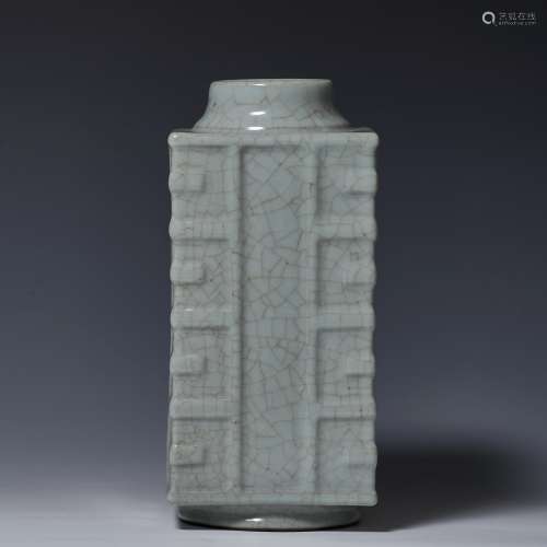 Cong bottle with Ge glaze from Yongzheng official kiln in Qi...