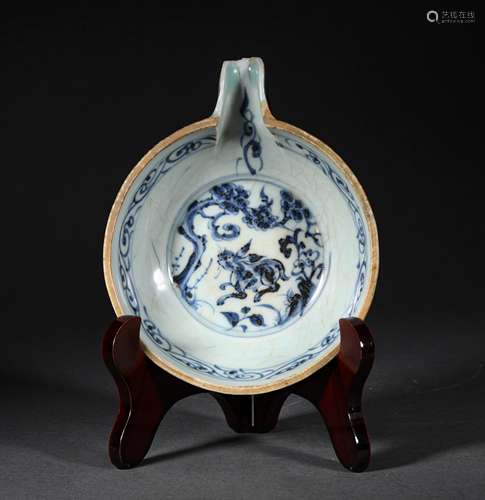 A YUAN DYNASTY BLUE AND WHITE PLATE