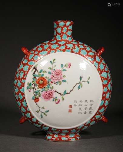 A QING DYNASTY FAMILLE ROSE FLOWER TWO TAPE HOLES VASE