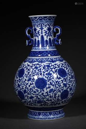 A QING DYNASTY BLUE AND WHITE INTERLOCK BRANCH LOTUS DECORAT...