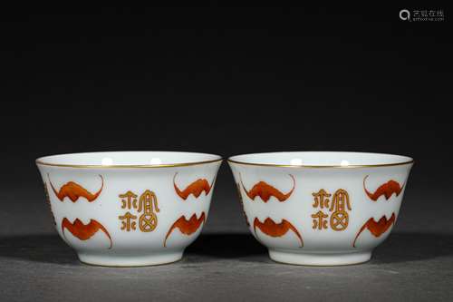 A PAIR OF QING DYNASTY IRON-RED FORTUNE BOWLS