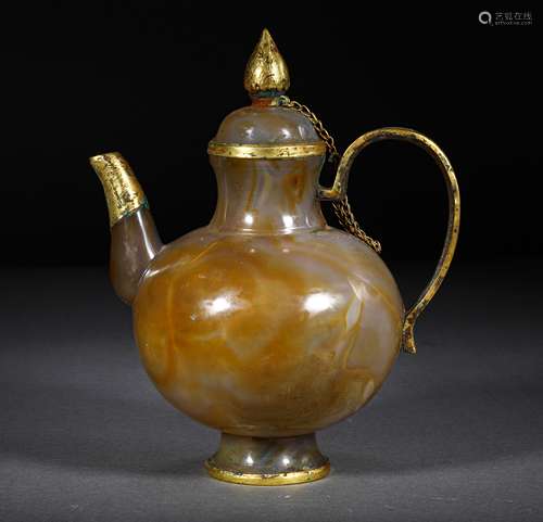 A LIAO DYNASTY AGATE GOLD FILLED EWER