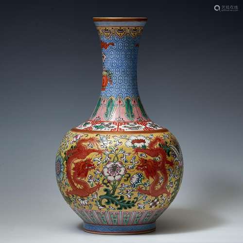 Famille rose vase with flower pattern