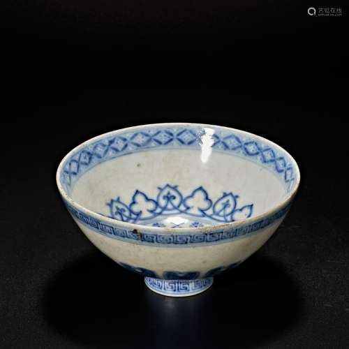 Blue and white flower decorative chicken heart bowl