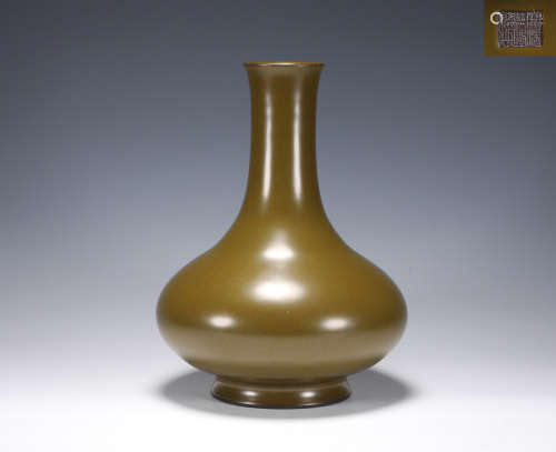 Qing Dynasty - Qianlong Tea Foam Vase