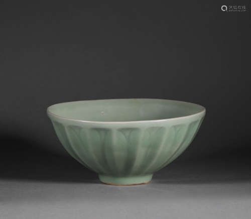 Song Dynasty - Longquan Official Kiln Bowl