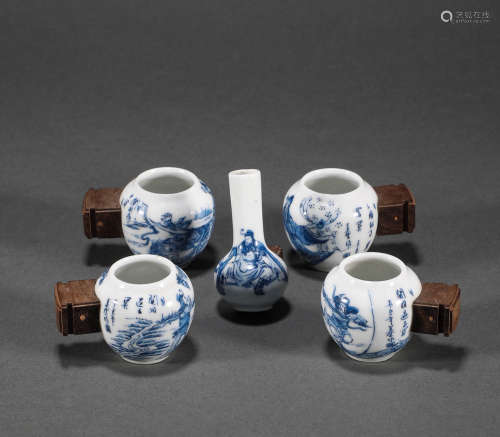Qing Dynasty - Blue and White Bird Food Jar