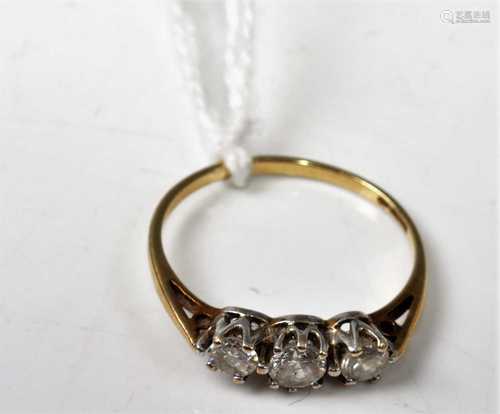 A 9ct gold CZ set three stone ring, 1.3g, size M