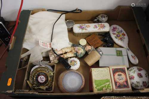 Mixed lot, to include porcelain dressing table wares, sliced...