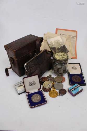 Mixed lot, to include assorted copper coinage, cased medalli...