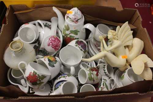 A box of Portmeirion Pomona tea and dinnerwares, a Murano gl...