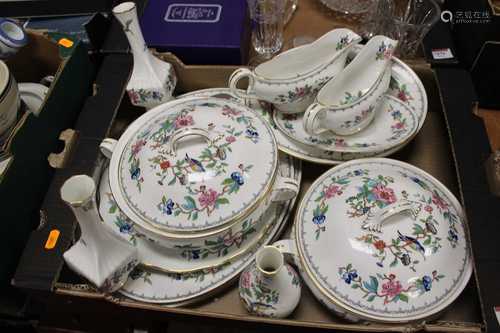 A collection of Aynsley Pembroke pattern porcelain dinnerwar...