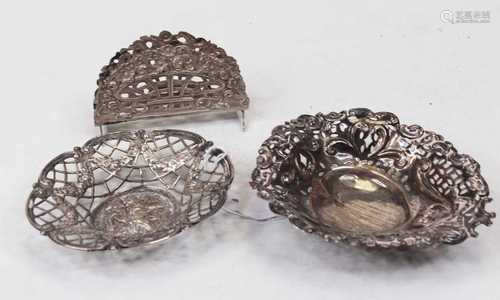 A late Victorian silver bonbon dish, having pierced and scro...