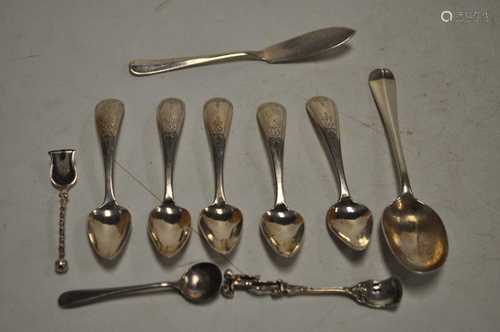 A small collection of loose silver flatware, to include salt...