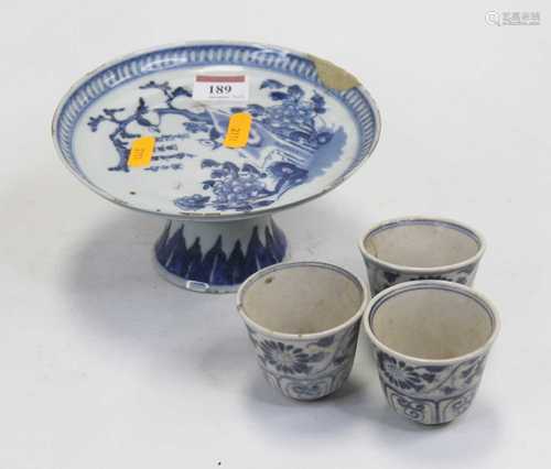 A Chinese export blue and white pedestal comport, the bowl d...