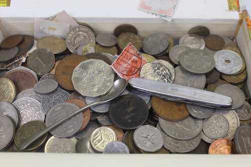 A collection of miscellaneous coins and banknotes, to includ...