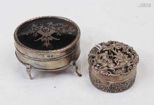 An Edwardian silver ring box, the tortoise shell lid with si...