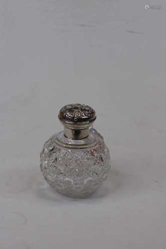 An Edwardian cut glass and silver mounted scent bottle, the ...