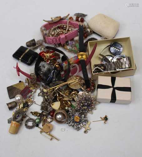 A small collection of miscellaneous items, to include a lady...