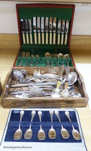 Five Italian 800 standard tea spoons, and six dessert spoons...