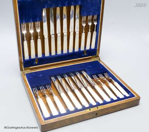 A cased set of George V mother of pearl handled silver desse...