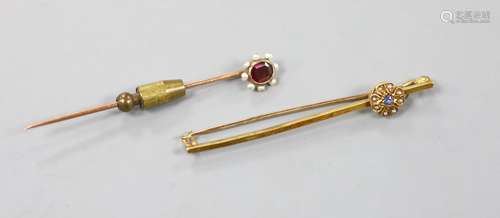 An Edwardian 15ct and gem set flower head bar brooch, 59mm, ...