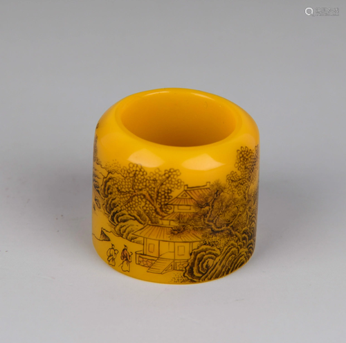 YELLOW BEKING GLASS ARCHER'S RING