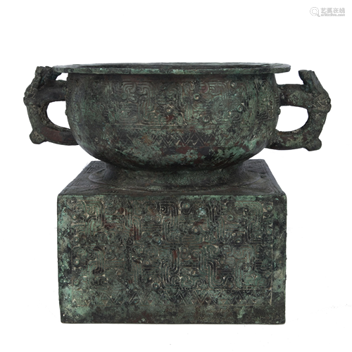 ARCHAIC BRONZE RITUAL VESSEL, GUI