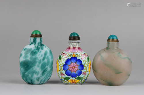 A SET OF PEKING GLASS SNUFF BOTTLES (3 PCS)